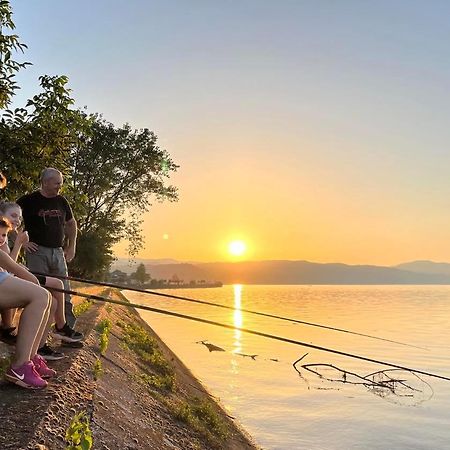 Apartman Velojic Donji Milanovac Buitenkant foto